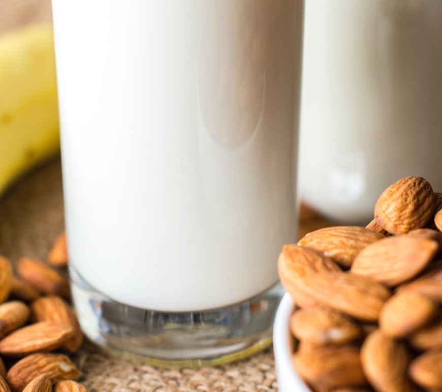 bananas, (almond) milk and almonds